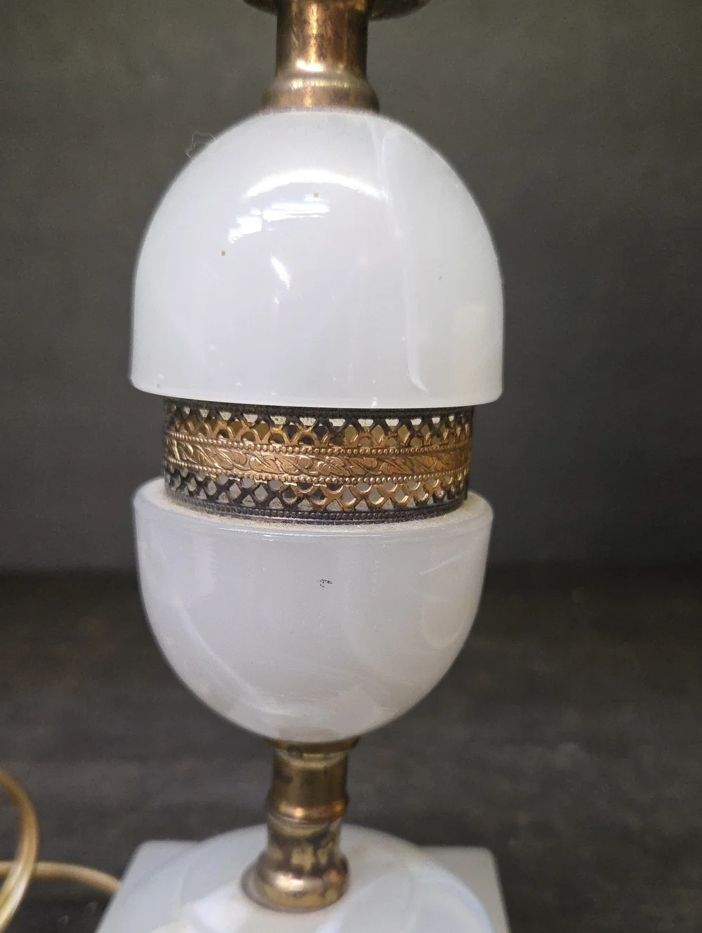 Vintage Houze Glass Co.Moonstone White Slag Glass Table Lamp Brass Accent PA.